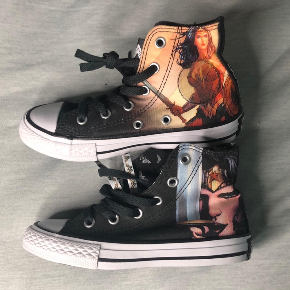 Wonder Woman youth Converse